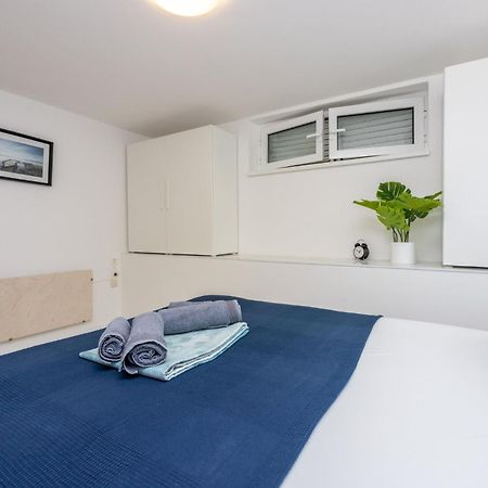 Podvezanec Appartement Dramalj Buitenkant foto