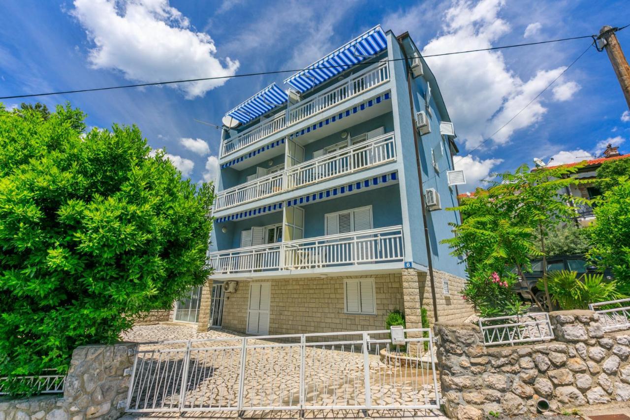 Podvezanec Appartement Dramalj Buitenkant foto