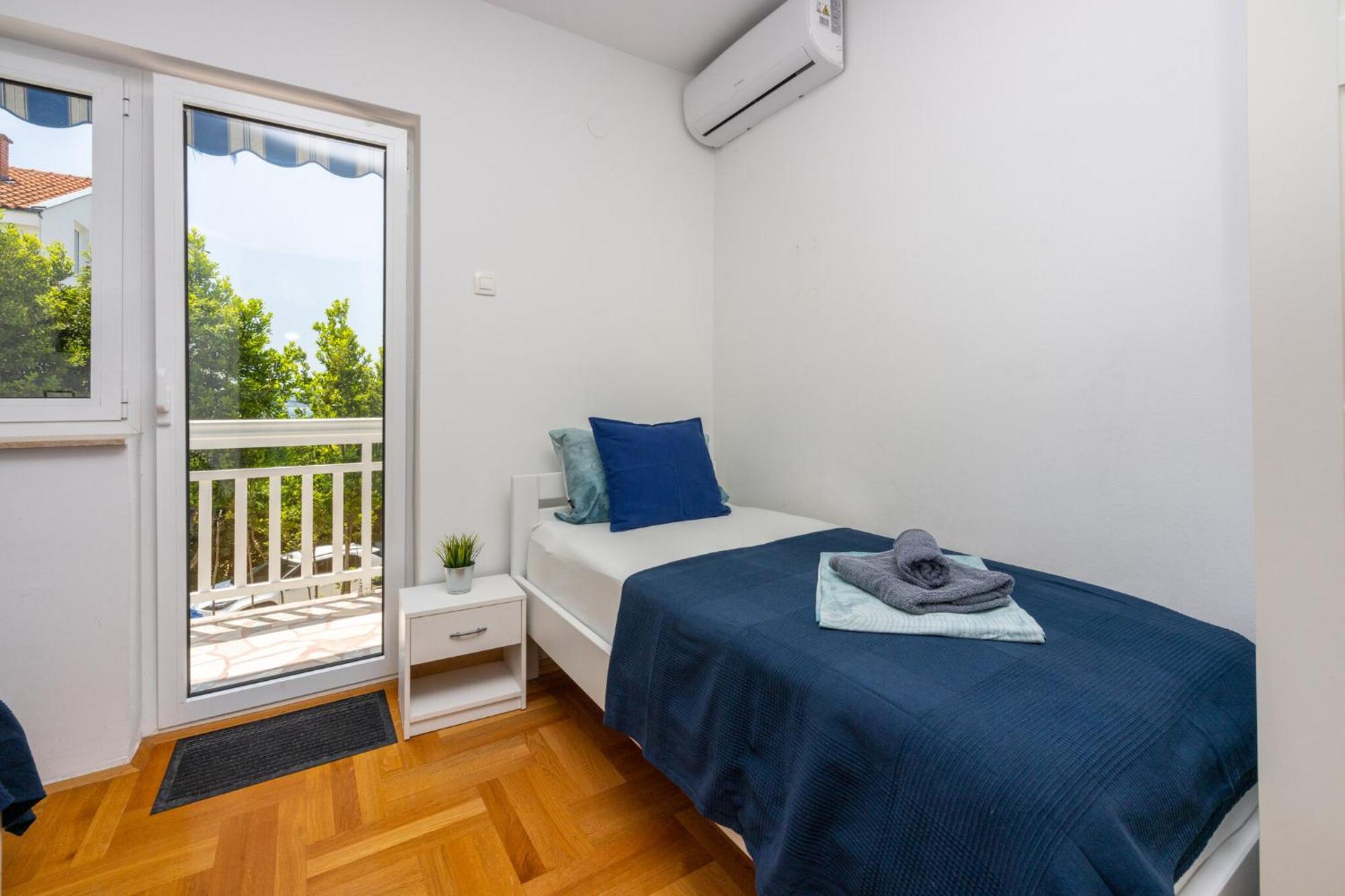 Podvezanec Appartement Dramalj Buitenkant foto