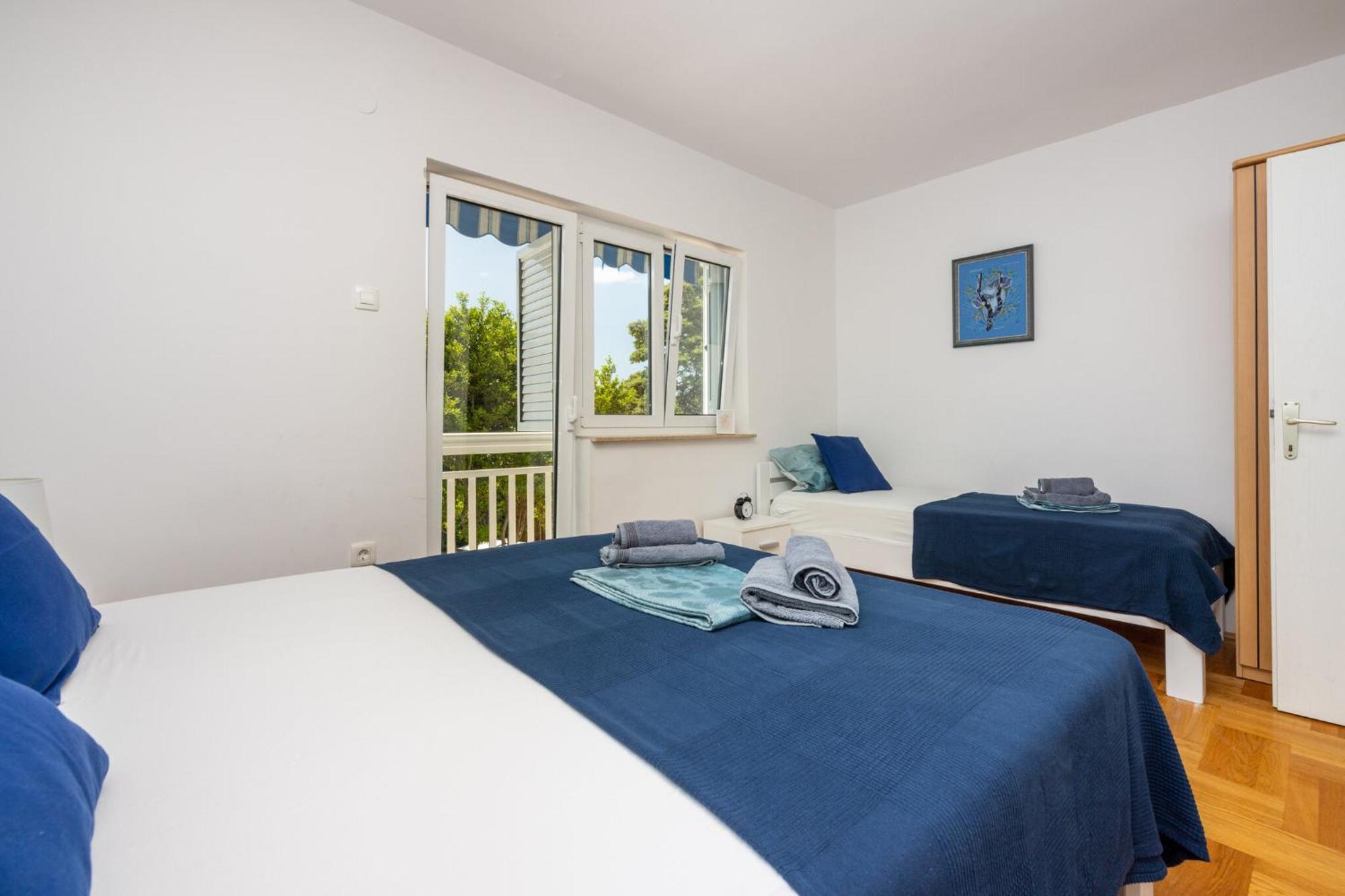 Podvezanec Appartement Dramalj Buitenkant foto