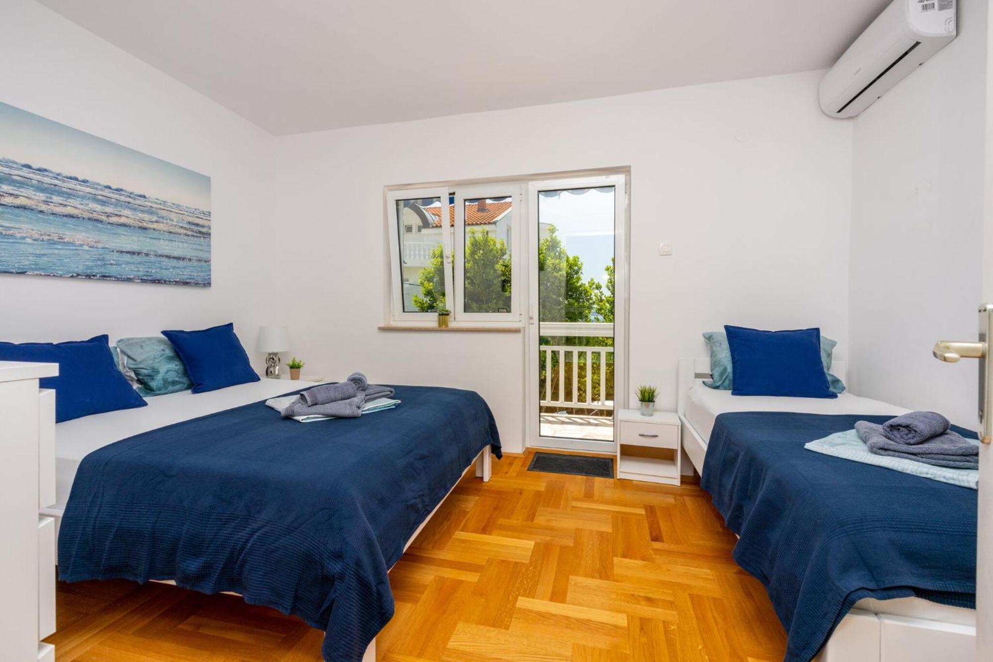 Podvezanec Appartement Dramalj Buitenkant foto