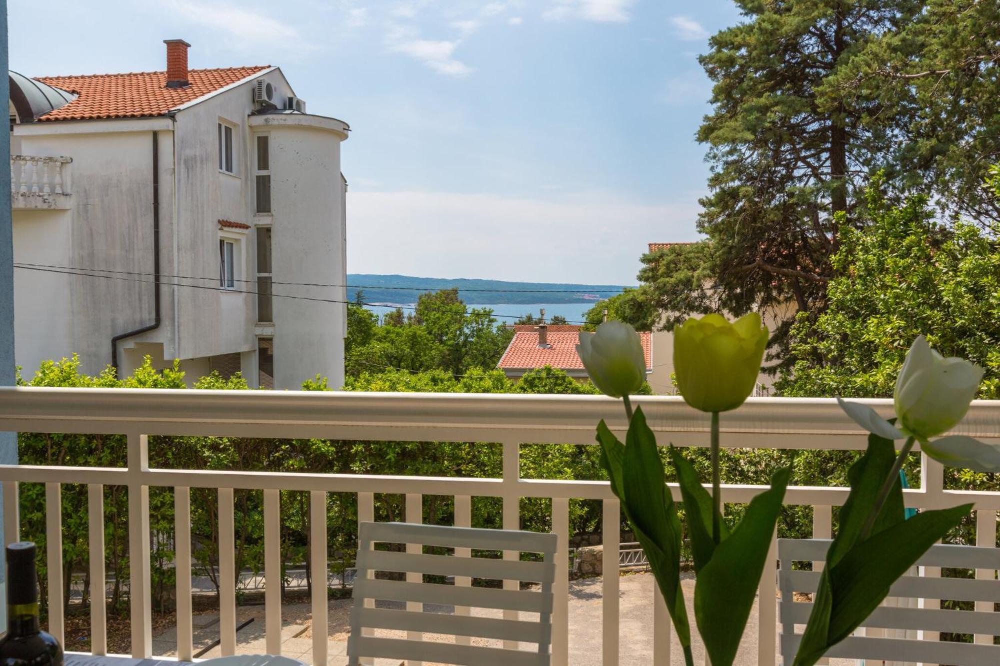 Podvezanec Appartement Dramalj Buitenkant foto