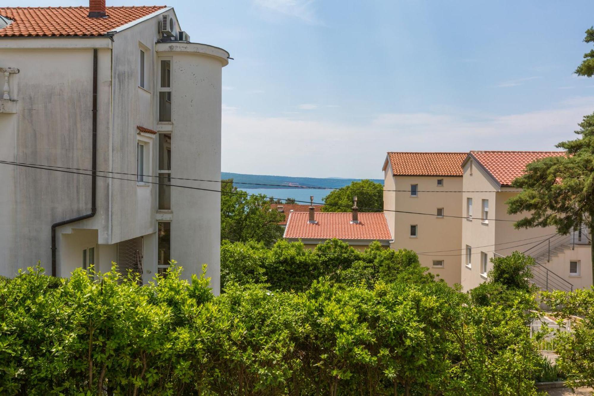 Podvezanec Appartement Dramalj Buitenkant foto