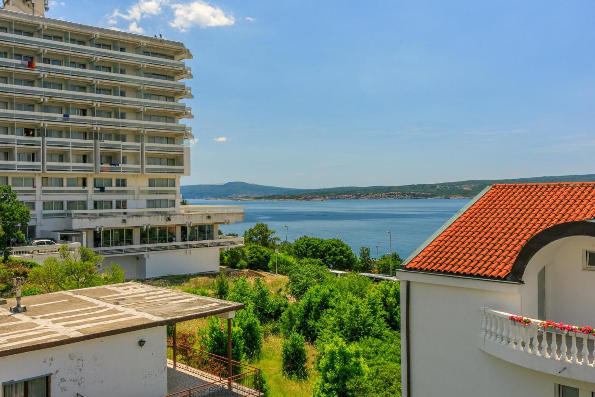 Podvezanec Appartement Dramalj Buitenkant foto