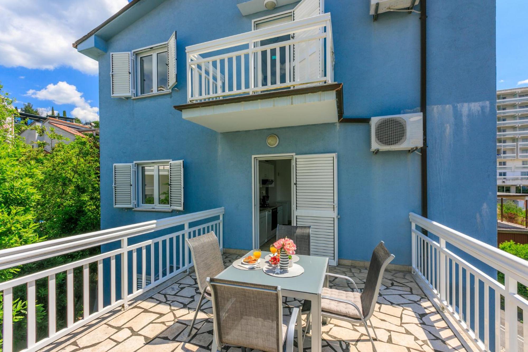 Podvezanec Appartement Dramalj Buitenkant foto
