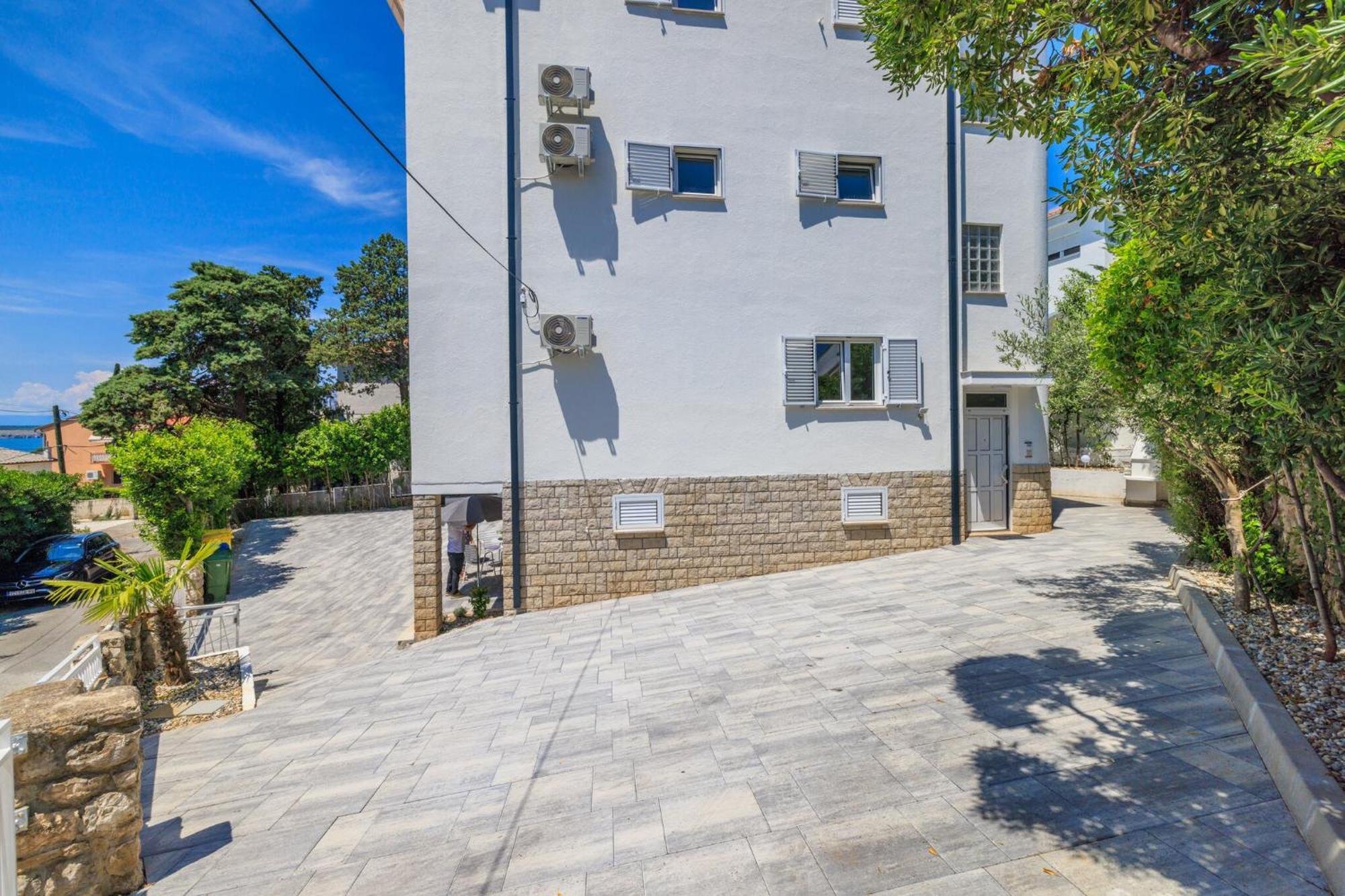 Podvezanec Appartement Dramalj Buitenkant foto