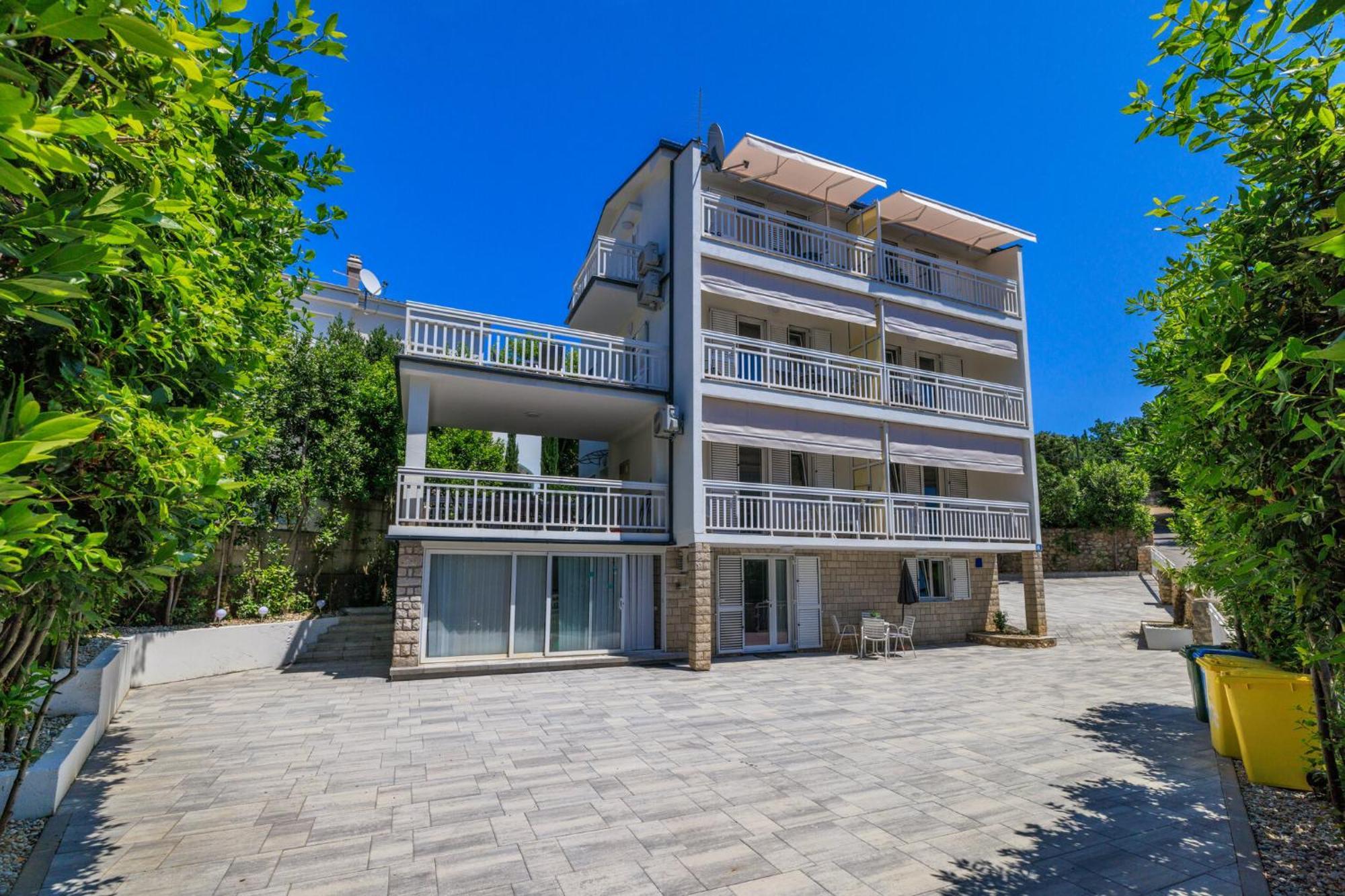 Podvezanec Appartement Dramalj Buitenkant foto