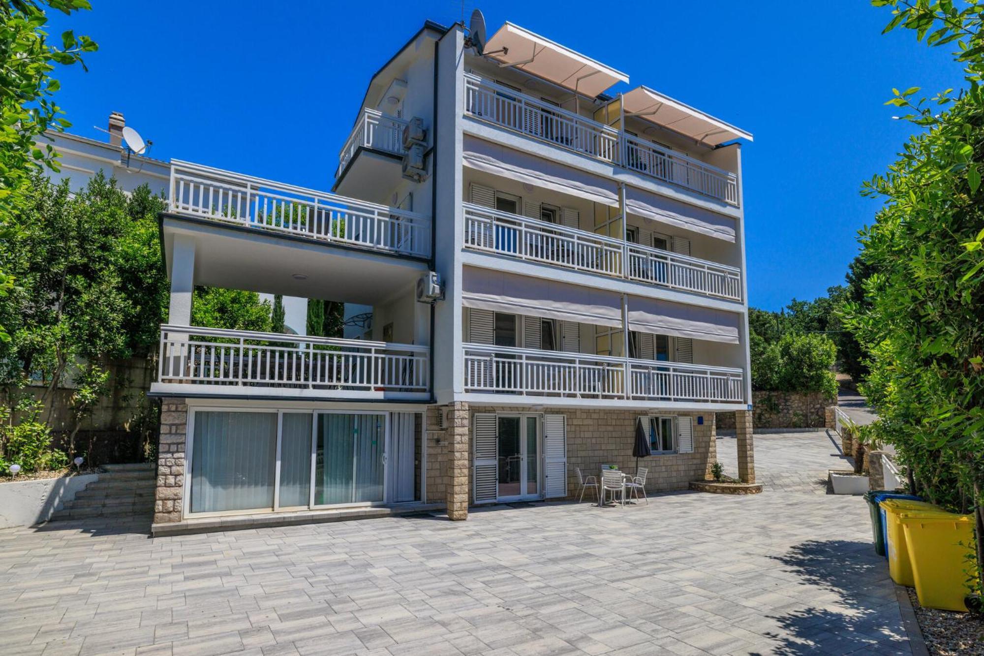 Podvezanec Appartement Dramalj Buitenkant foto